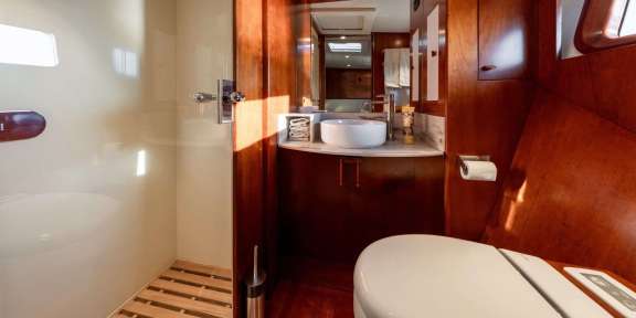 Image of FREE AT LAST yacht #16