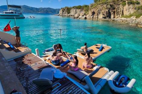 Review img # 42 of the yacht AEOLUS 77