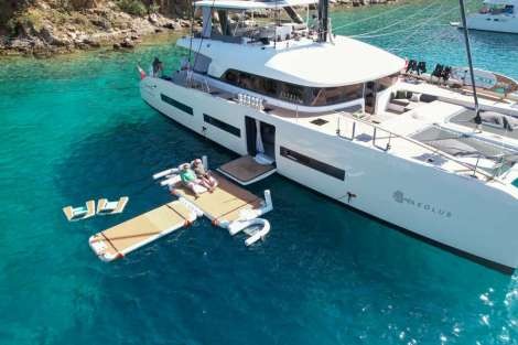 Review img # 38 of the yacht AEOLUS 77