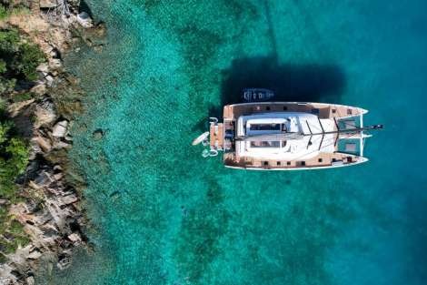 Review img # 21 of the yacht AEOLUS 77