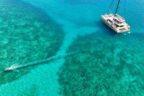 Review img # 11 of the yacht AEOLUS 77