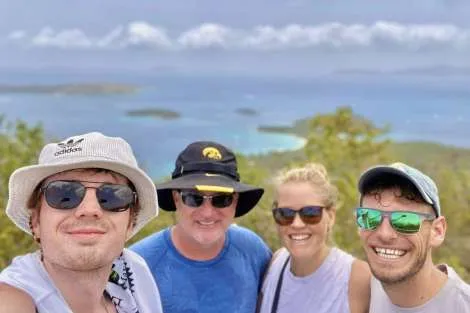 Review img # 3 of the yacht AZULIA II