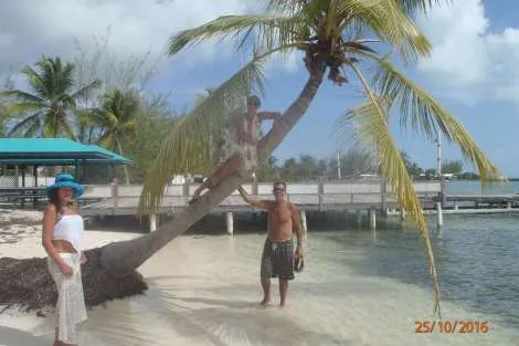 Review img # 71 of the yacht AZULIA II