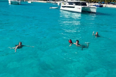 Review img # 14 of the yacht AZURIA