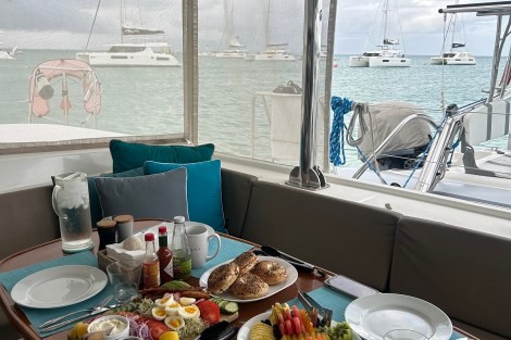 Review img # 10 of the yacht AZURIA