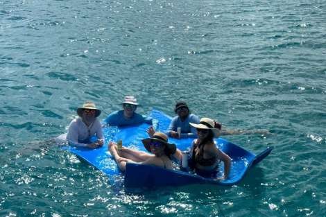 Review img # 3 of the yacht AZURIA