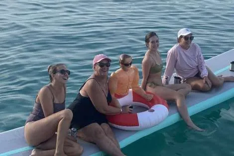 Review img # 3 of the yacht DOLPHIN DAZE