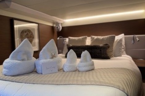 Review img # 1 of the yacht DRAGONFLY