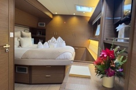 Review img # 3 of the yacht DRAGONFLY