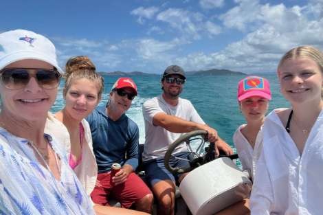 Review img # 49 of the yacht EARNOUT