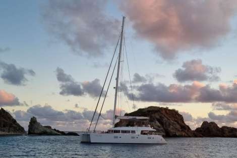 Review img # 35 of the yacht FOXY LADY