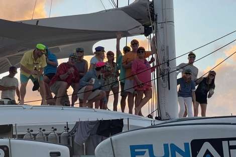 Review img # 19 of the yacht FOXY LADY