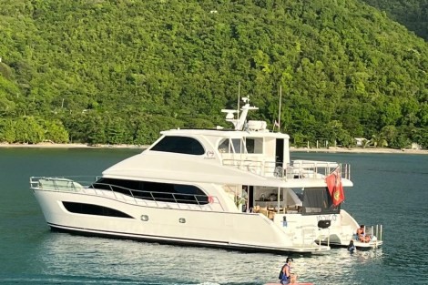 Review img # 3 of the yacht INDIGO