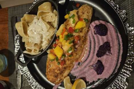 Review img # 2 of the yacht INDULGENCE