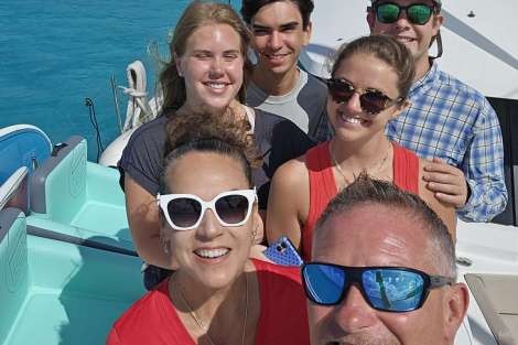 Review img # 1 of the yacht INDULGENCE