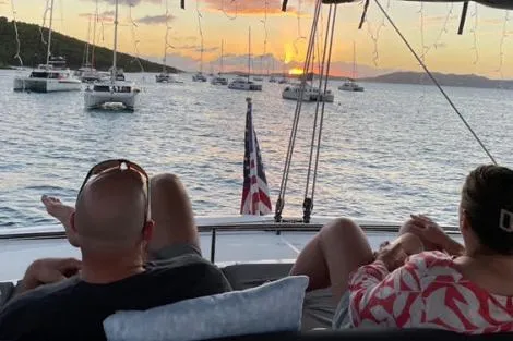 Review img # 2 of the yacht ISLAND HOPPIN’