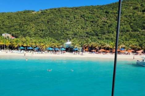 Review img # 2 of the yacht ISLAND KISSES