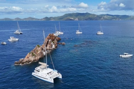 Review img # 4 of the yacht ISLAND KISSES