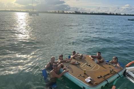 Review img # 5 of the yacht KARMA