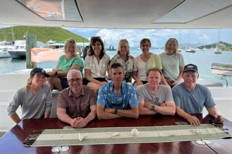 Review img # 1 of the yacht PERPETUAL BLUE