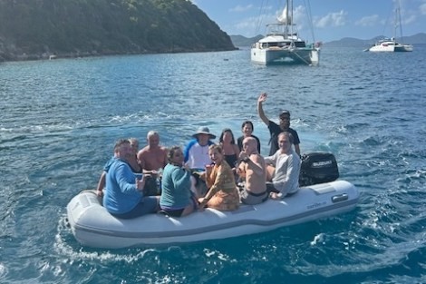 Review img # 1 of the yacht PERPETUAL BLUE