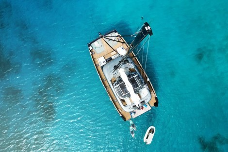 Review img # 1 of the yacht RELENTLESS II 80