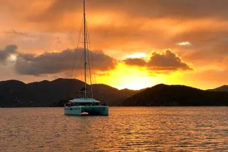 Review img # 11 of the yacht SOUTHERN COMFORT