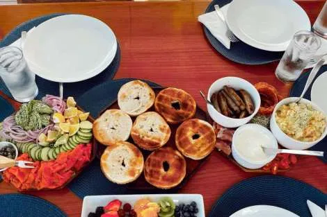 Review img # 2 of the yacht SOUTHERN COMFORT