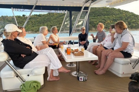 Review img # 17 of the yacht TOUCH THE SKY