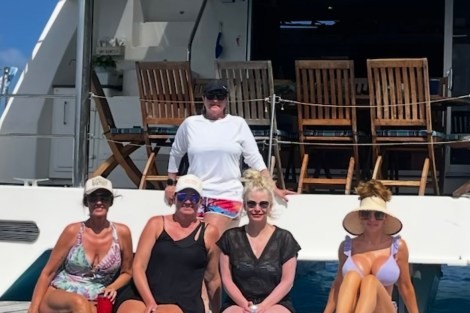 Review img # 8 of the yacht TOUCH THE SKY