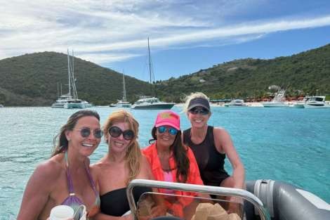 Review img # 2 of the yacht TOUCH THE SKY